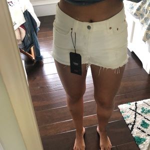 White mid rise Levi shorts